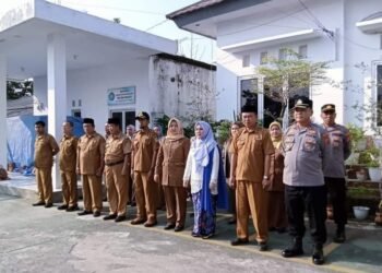 Di Rapat Minggon Desa, Camat Teluk Jambe Timur sosialisasikan Tagline baru “Karawang Maju”