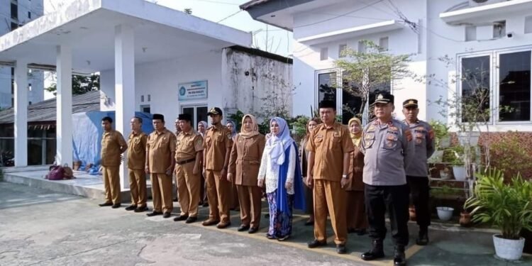 Di Rapat Minggon Desa, Camat Teluk Jambe Timur sosialisasikan Tagline baru “Karawang Maju”