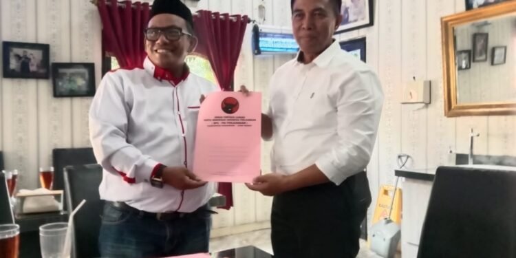 Resmi menerima formulir pendaftaran Balon Bupati Karawang, RH Yana Suyatna ingin Mewakafkan diri mengabdi untuk Kemakmuran masyarakat