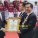 Sarat Prestasi IPDN Anugrahkan Lencana Kartika Pamong Praja Muda Kepada Bupati Karawang Aef Saefullah