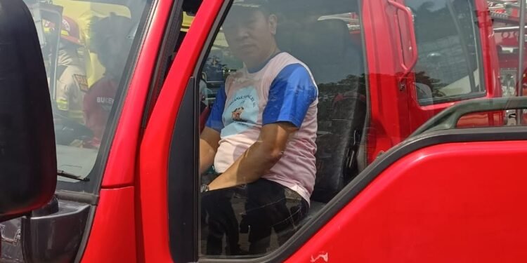 HUT Anak Nasional Meriah Bupati Karawang Aep Syaepuloh Naik Mobil Damkar