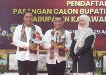 Sah Paslon Bupati dan Wakil Bupati H Aep Syaepulloh -H Maslani  Mendaftar Ke KPU Karawang