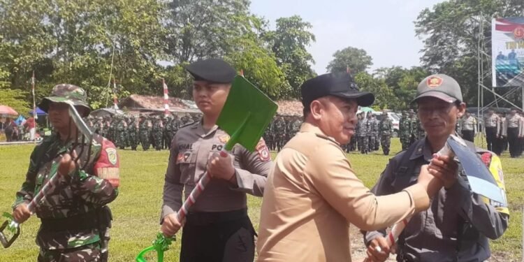 Bupati Karawang Bersama Dandim 0604 Resmi Buka TMMD 124 di Desa Mekarsari Kecamatan Banyusari