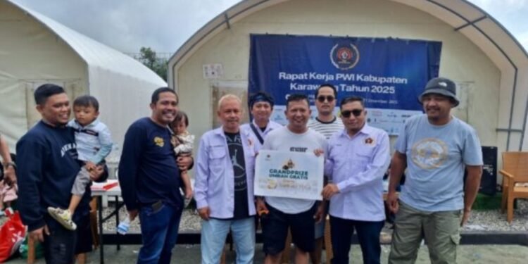 Momen Raker di Kuningan Nofyan Anggota PWI Karawang Dapat DoorPrize Umroh Dari Sanema Tour