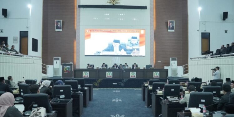DPRD Karawang Gelar Rapat Paripurna  Masa Reses Ke II Tahun 2025-2026
